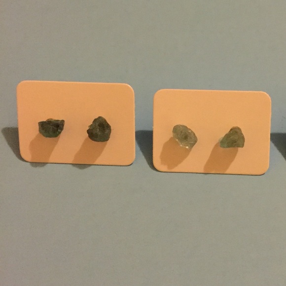 🆕BOHO STYLE RAW AQUAMARINE CRYSTAL STUD EARRINGS - Picture 2 of 3